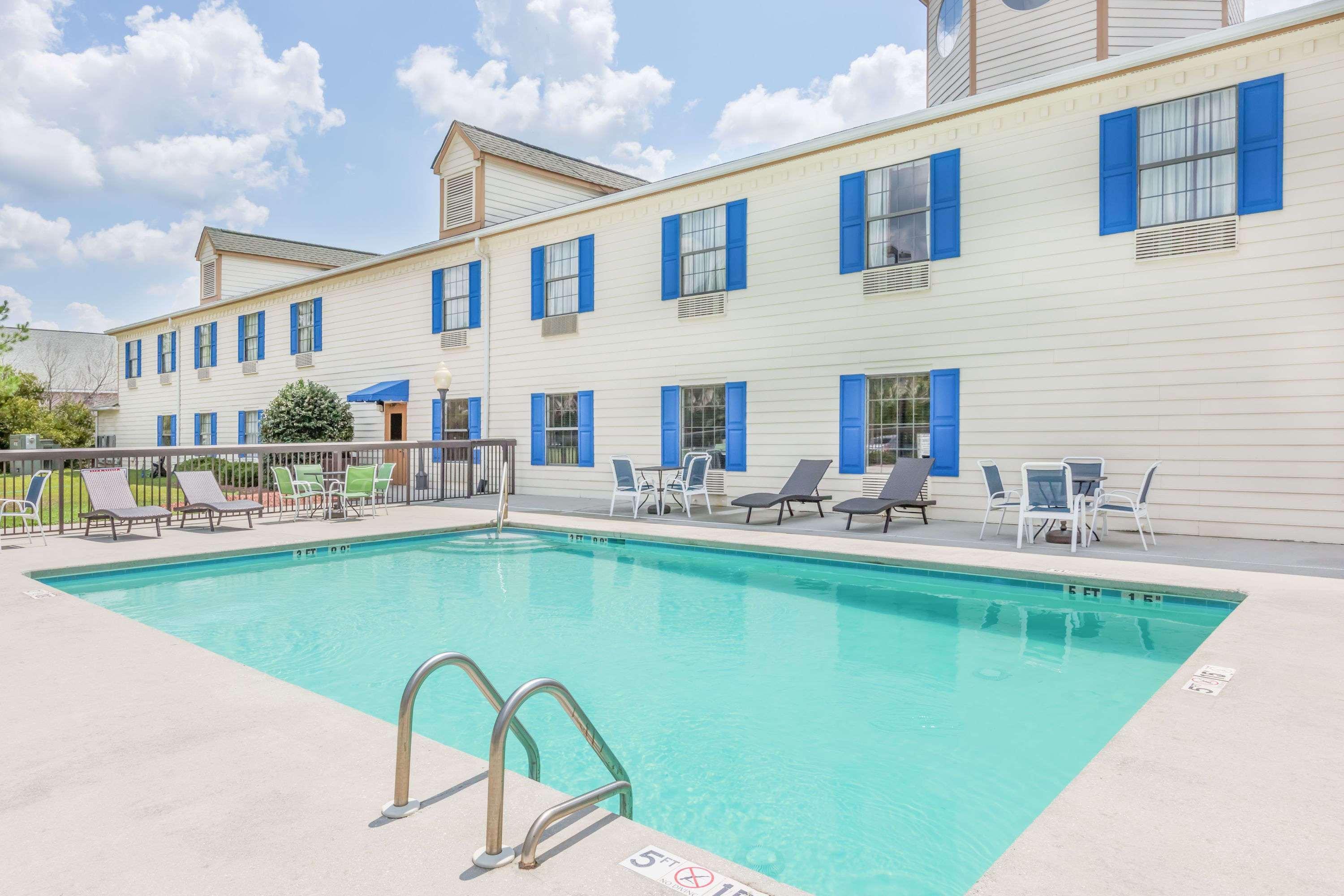 Days Inn By Wyndham Shallotte Exterior photo