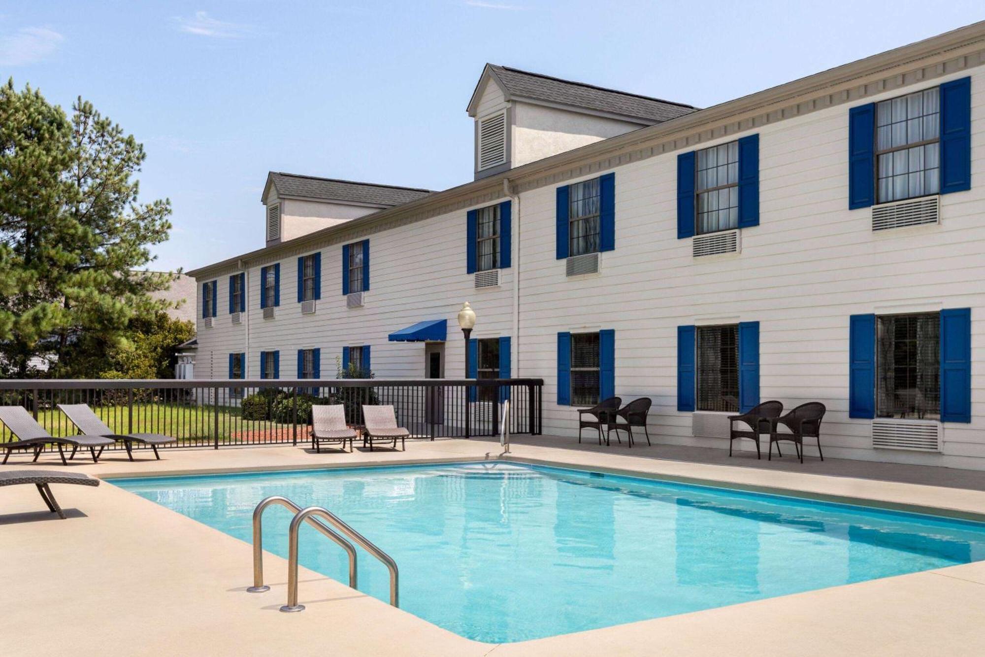 Days Inn By Wyndham Shallotte Exterior photo